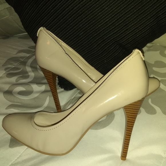 LIKE NEW Calvin Klein size 7 - Picture 1 of 9